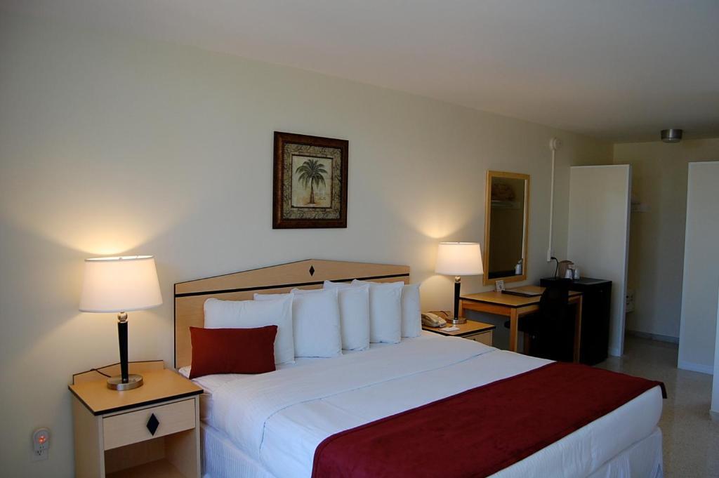 Alcazar Resort- Gay Mens Resort Форт-Лодердейл Номер фото