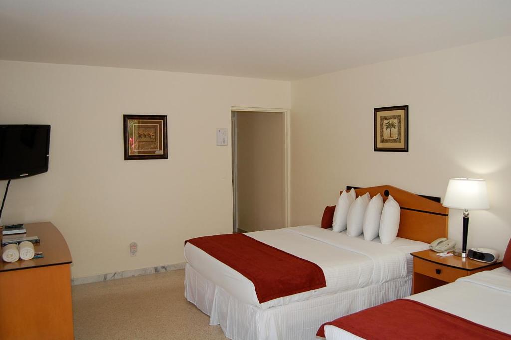 Alcazar Resort- Gay Mens Resort Форт-Лодердейл Номер фото