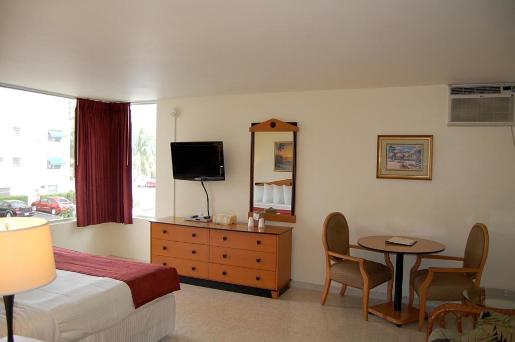 Alcazar Resort- Gay Mens Resort Форт-Лодердейл Номер фото